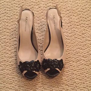 Anne Klein heals size 8.5